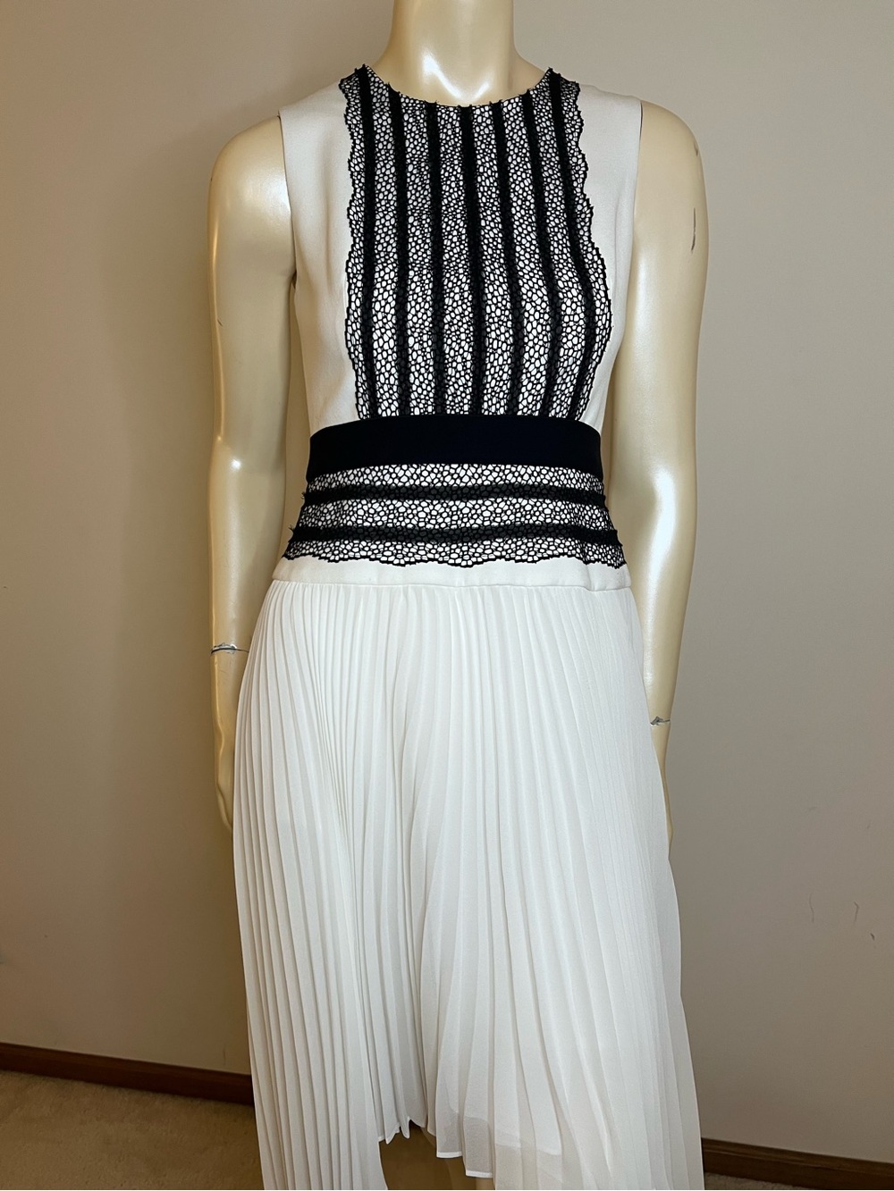 ❤️ BCBGMaxAzria Adelyn Midi Dress with Black Lace Insets